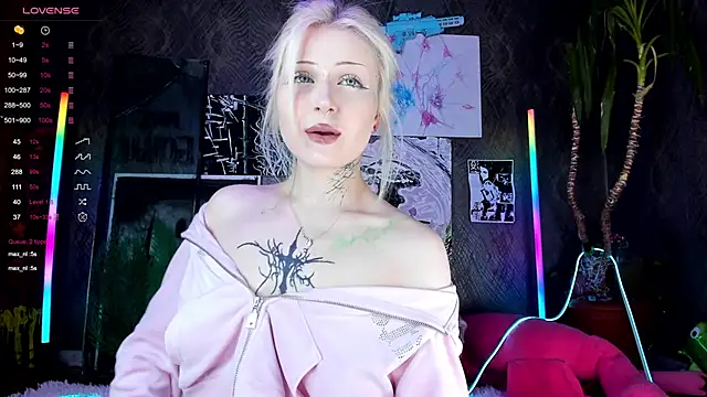 Snapshot of little_grinch666 chatting on February 2025 08:19:02 PM little grinch666 online show from February 2025 08:19:02 PM