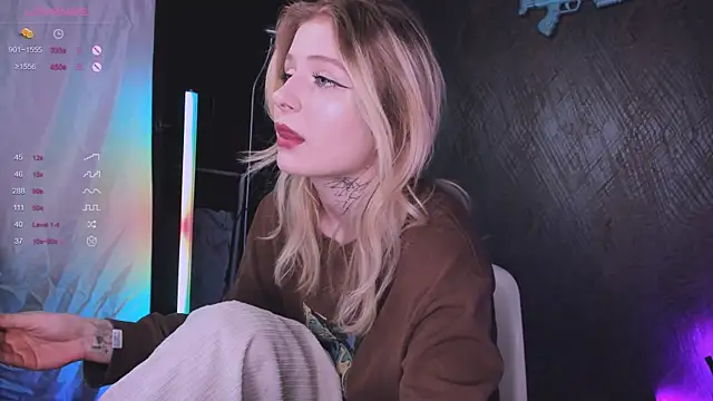 Snapshot of little_grinch666 chatting on December 2025 06:04:01 PM little grinch666 online show from December 2025 06:04:01 PM