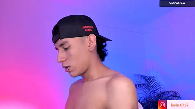 Levin Hikaru online show from November 2025 03:52:01 AM