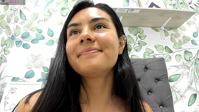 atilanadiaz7 online show from December 2025 04:14:02 PM