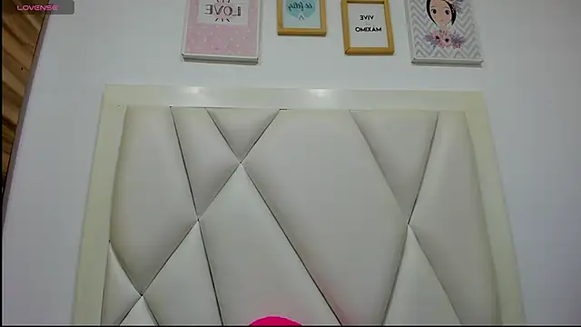 atilanadiaz7 online show from April 2026 05:16:02 PM