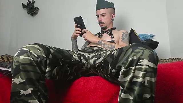 Aaron BigDickxxx online show from January 2026 06:46:01 PM