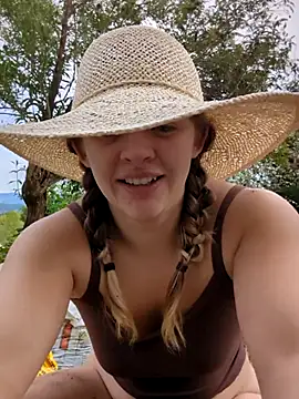 curvycakecutie online show from April 2026 01:42:02 AM