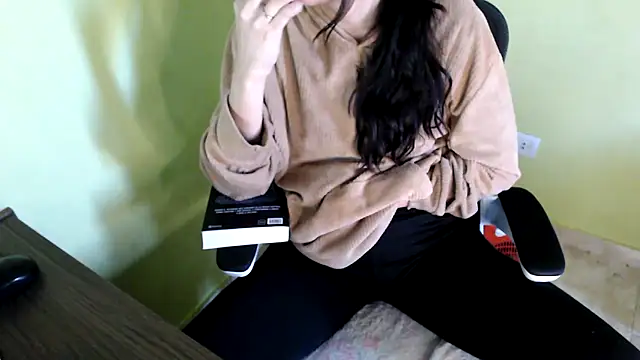 Snapshot of samantha_s69 chatting on May 2026 12:10:01 PM samantha s69 online show from May 2026 12:10:01 PM