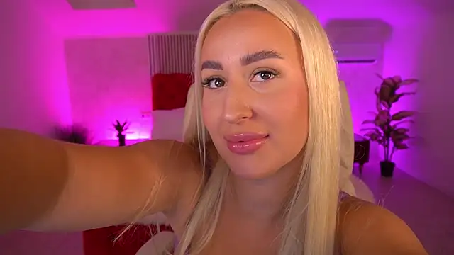 Snapshot of LiaBrazzerr chatting on June 2026 01:33:01 PM LiaBrazzerr online show from June 2026 01:33:01 PM