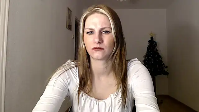 Snapshot of DagmarieFlirt chatting on December 2024 06:19:02 AM DagmarieFlirt online show from December 2024 06:19:02 AM