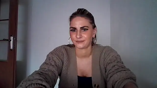 Snapshot of DagmarieFlirt chatting on February 2025 04:56:02 PM DagmarieFlirt online show from February 2025 04:56:02 PM