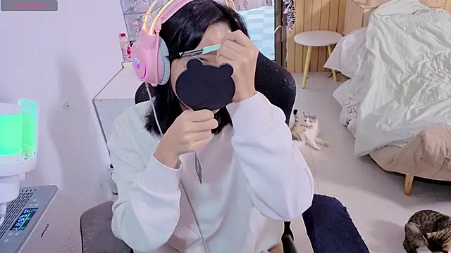 Kana G online show from November 2025 08:58:02 AM