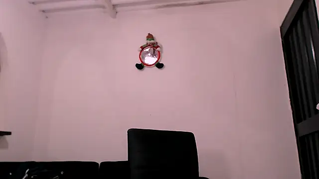 Snapshot of DanielaTsDom chatting on January 2025 03:51:01 PM DanielaTsDom online show from January 2025 03:51:01 PM