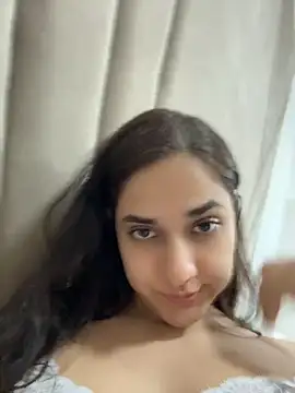 Snapshot of CuteeRose chatting on July 2026 06:21:02 PM CuteeRose online show from July 2026 06:21:02 PM
