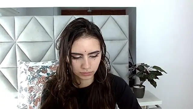 nina pons online show from December 2024 08:27:02 PM