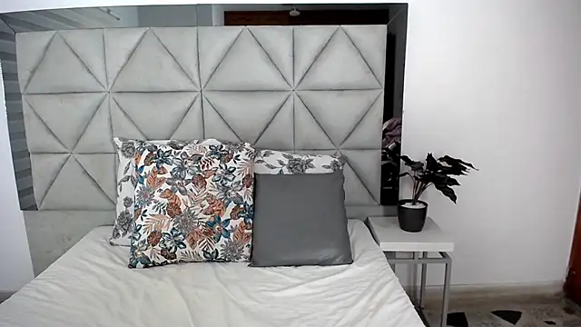 nina pons online show from January 2025 12:14:02 AM