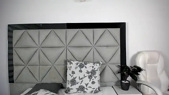 nina pons online show from January 2025 12:07:01 AM