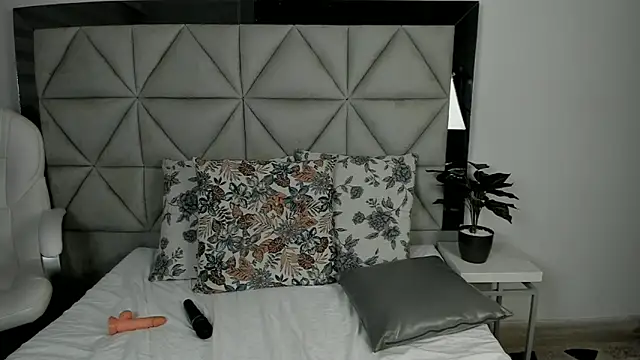 nina pons online show from March 2025 11:04:02 PM