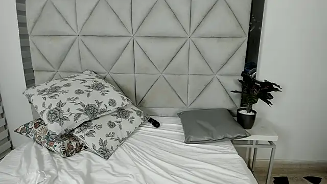 nina pons online show from March 2025 01:48:01 AM