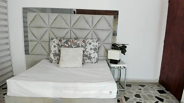 nina pons online show from September 2025 11:15:02 PM