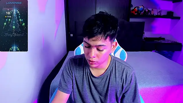 Snapshot of Franco_Rizzo_ chatting on December 2024 10:57:02 PM Franco Rizzo online show from December 2024 10:57:02 PM