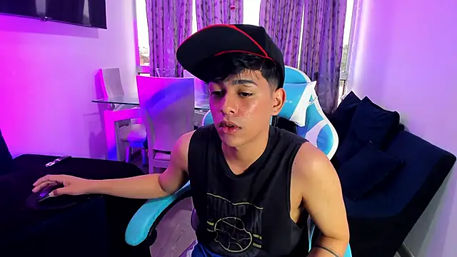 Snapshot of Franco_Rizzo_ chatting on February 2025 10:34:02 PM Franco Rizzo online show from February 2025 10:34:02 PM