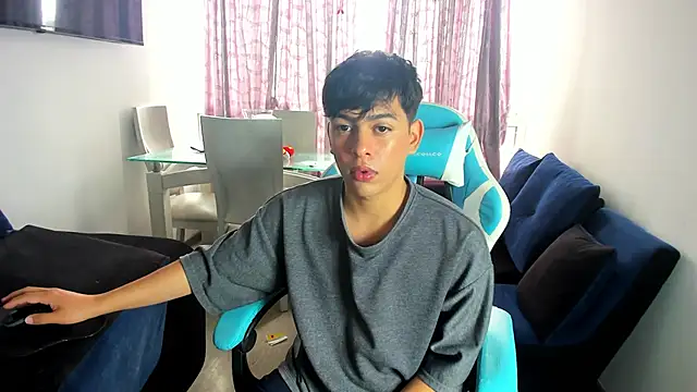 Snapshot of Franco_Rizzo_ chatting on February 2025 07:05:02 PM Franco Rizzo online show from February 2025 07:05:02 PM