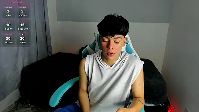 Snapshot of Franco_Rizzo_ chatting on March 2025 08:09:02 PM Franco Rizzo online show from March 2025 08:09:02 PM