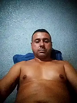 Snapshot of Luroboy chatting on April 2026 06:12:02 PM Luroboy online show from April 2026 06:12:02 PM