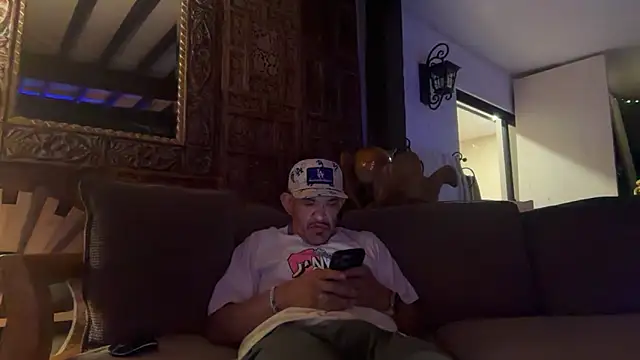 RoodoggXL online show from December 2025 03:12:01 AM