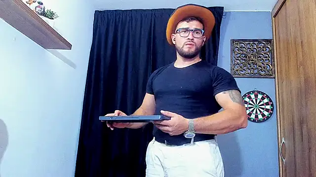 Snapshot of AndrewDiaz chatting on April 2026 12:41:01 AM AndrewDiaz online show from April 2026 12:41:01 AM