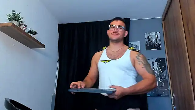 Snapshot of AndrewDiaz chatting on June 2026 07:03:02 AM AndrewDiaz online show from June 2026 07:03:02 AM