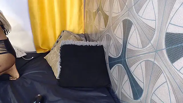 Snapshot of Candiey001 chatting on January 2025 08:11:02 PM Candiey001 online show from January 2025 08:11:02 PM