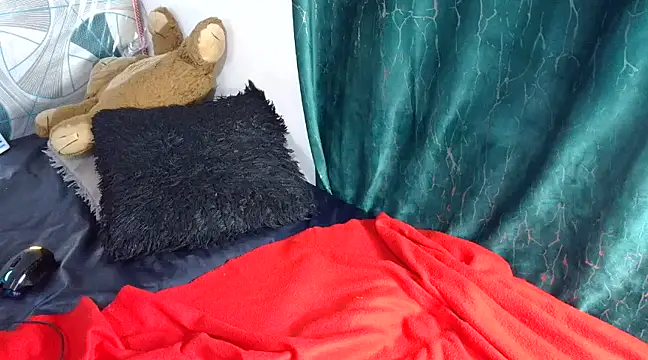 Snapshot of Candiey001 chatting on February 2025 10:18:02 PM Candiey001 online show from February 2025 10:18:02 PM