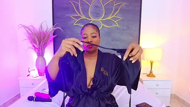 Snapshot of AlisonTravis chatting on June 2026 04:06:02 AM AlisonTravis online show from June 2026 04:06:02 AM