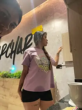 Snapshot of Emilia_Bakerr chatting on February 2025 06:31:01 PM Emilia Bakerr online show from February 2025 06:31:01 PM