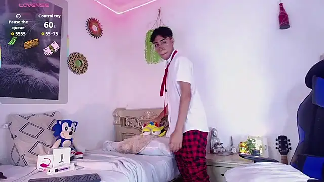 huge armound online show from October 2025 03:15:02 AM