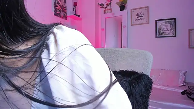 Snapshot of _Caroliinee_ chatting on January 2025 01:27:01 AM Caroliinee online show from January 2025 01:27:01 AM