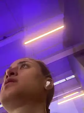 Snapshot of _Caroliinee_ chatting on January 2025 03:33:01 PM Caroliinee online show from January 2025 03:33:01 PM