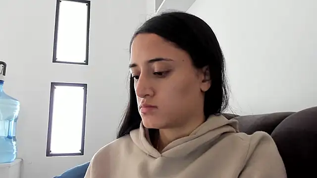 Snapshot of _Caroliinee_ chatting on February 2025 04:22:01 PM Caroliinee online show from February 2025 04:22:01 PM