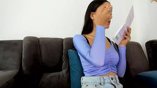 Snapshot of _Caroliinee_ chatting on March 2025 04:28:02 PM Caroliinee online show from March 2025 04:28:02 PM