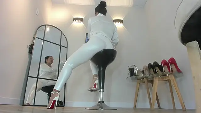 solsmithxx online show from March 2026 07:31:02 PM