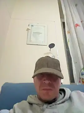 maurix9111 online show from April 2026 07:22:01 PM