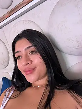 lucianaroy online show from November 2025 01:11:01 PM