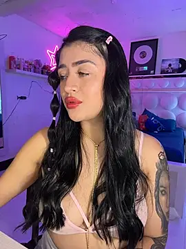 lucianaroy online show from April 2026 03:33:02 AM