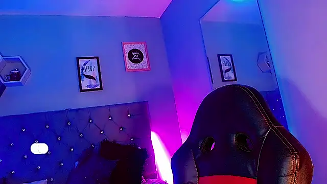 Ashlycuute online show from December 2024 06:43:02 PM