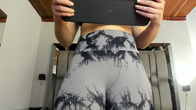 NikkySmiith online show from October 2025 11:31:02 AM