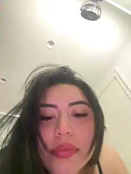 Snapshot of EmilyxRose_- chatting on June 2026 05:04:02 PM EmilyxRose - online show from June 2026 05:04:02 PM