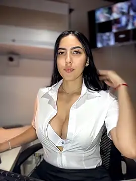 Snapshot of MarianaBenz chatting on June 2026 12:13:02 AM MarianaBenz online show from June 2026 12:13:02 AM