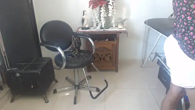 Snapshot of bardotbigcockts chatting on December 2024 12:44:02 PM bardotbigcockts online show from December 2024 12:44:02 PM