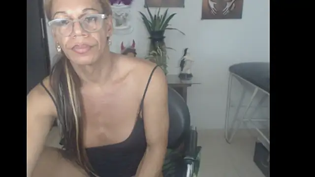 Snapshot of bardotbigcockts chatting on February 2025 11:11:01 PM bardotbigcockts online show from February 2025 11:11:01 PM