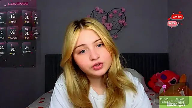 Snapshot of shy_blondiee chatting on December 2024 11:40:02 PM shy blondiee online show from December 2024 11:40:02 PM