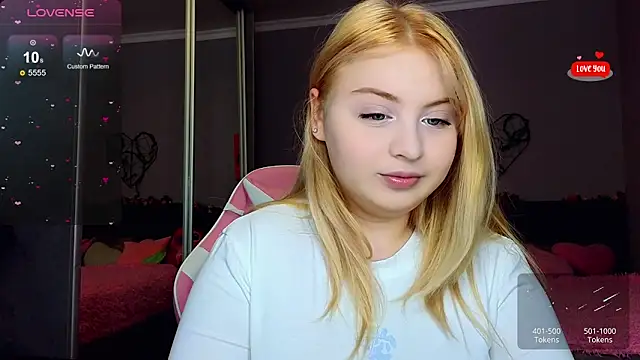 Snapshot of shy_blondiee chatting on February 2025 11:59:02 PM shy blondiee online show from February 2025 11:59:02 PM