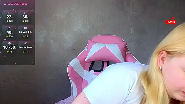 Snapshot of shy_blondiee chatting on March 2025 12:46:01 PM shy blondiee online show from March 2025 12:46:01 PM